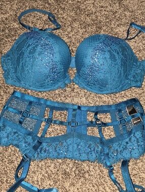 Victorias Secret Teal Lace Push-Up Bra & Garter Set